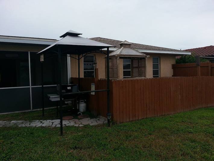 Vacation rental for 8 people, with pool and hot tub as well as garden in Port Charlotte