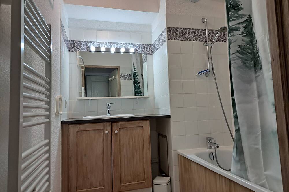 Entire apartment, 2 Rooms 35m² 4 Pers with Wifi covered parking at the foot of the lifts in Vénosc, Les Deux Alpes