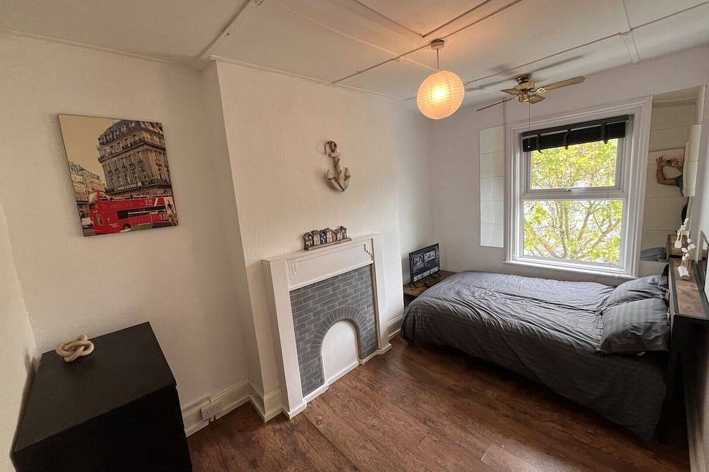 Entire apartment, Top Floor Residential Flat In Eastbourne Centre in Eastbourne, East Sussex