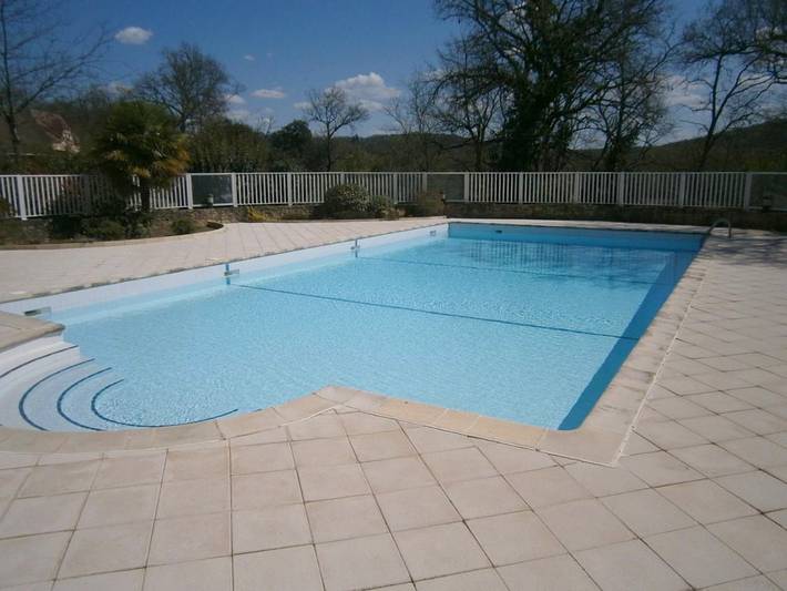 Location de vacances pour 2 personnes, avec vue ainsi que jardin et piscine à Carsac-Aillac - 3