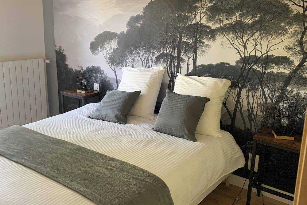 Magnificent Provencal estate north of Aix en Provence - sleeps 26 in Jouques, Region de Aix-en-Provence