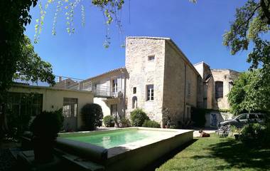 Chambre d’hôte pour 2 personnes, avec jardin et piscine à Avignon
