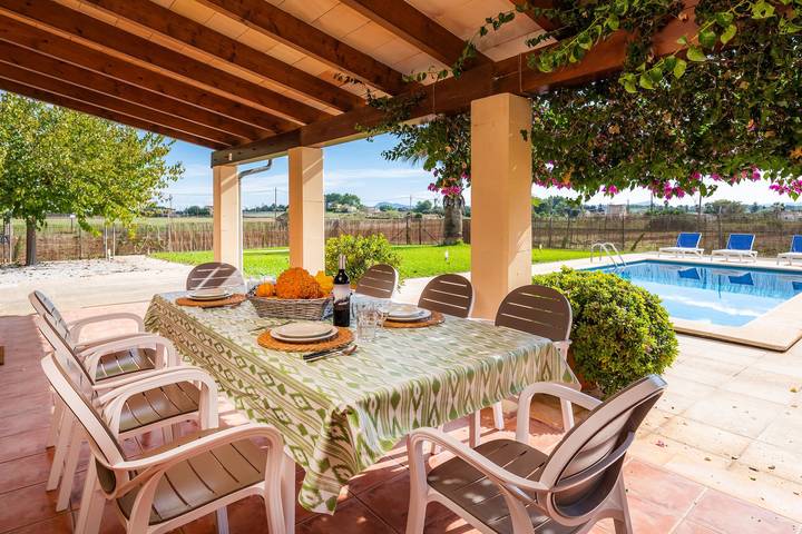 Finca Can Butxet mit Bergblick, Wlan, Garten, Terrassen und Pool; Parkplätze vorhanden in Muro, Mallorcas Küste