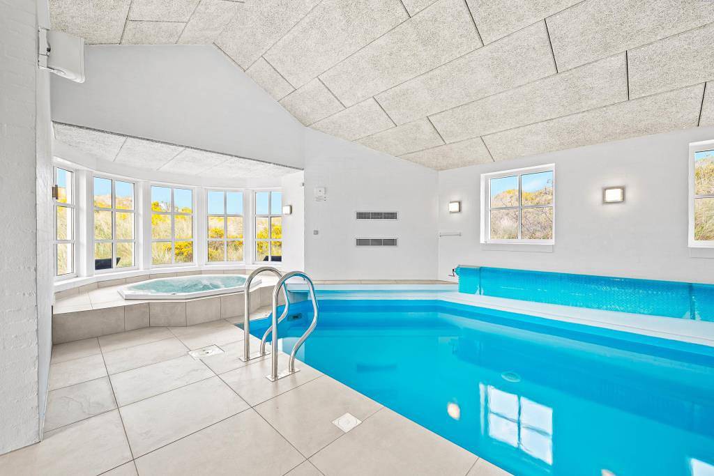 Poolhaus nur 200 Meter vom Strand mit Whirlpool, Sauna und Außendusche in Blavand, Varde
