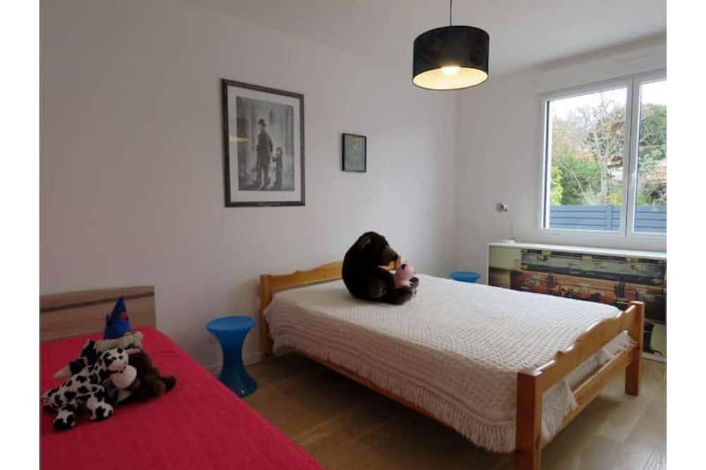 Maison Chaleureuse Cité en Centre Ville a 15 Minute de la Plage in Jard-sur-Mer, Vandea