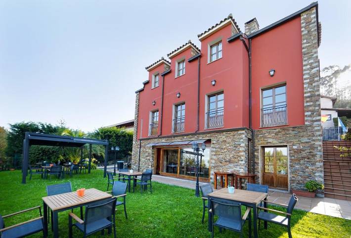 Hotel para 2 personas, con Balcón y Terraza además de Jardín y Vistas en Pravia - 2