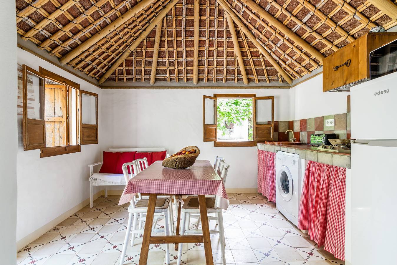 Casa La Castañuela: Shared Pool, Private Terrace & Wi-Fi in El Palmar in Playa El Palmar, Vejer de la Frontera