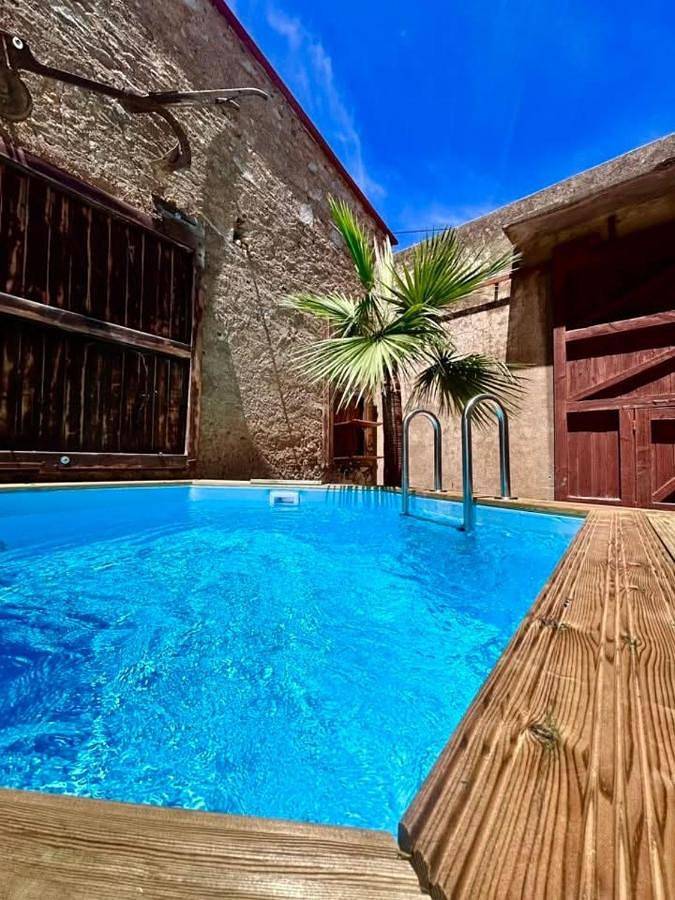 Alojamiento y desayuno para 2 personas, con jacuzzi y piscina además de terraza y sauna - 1