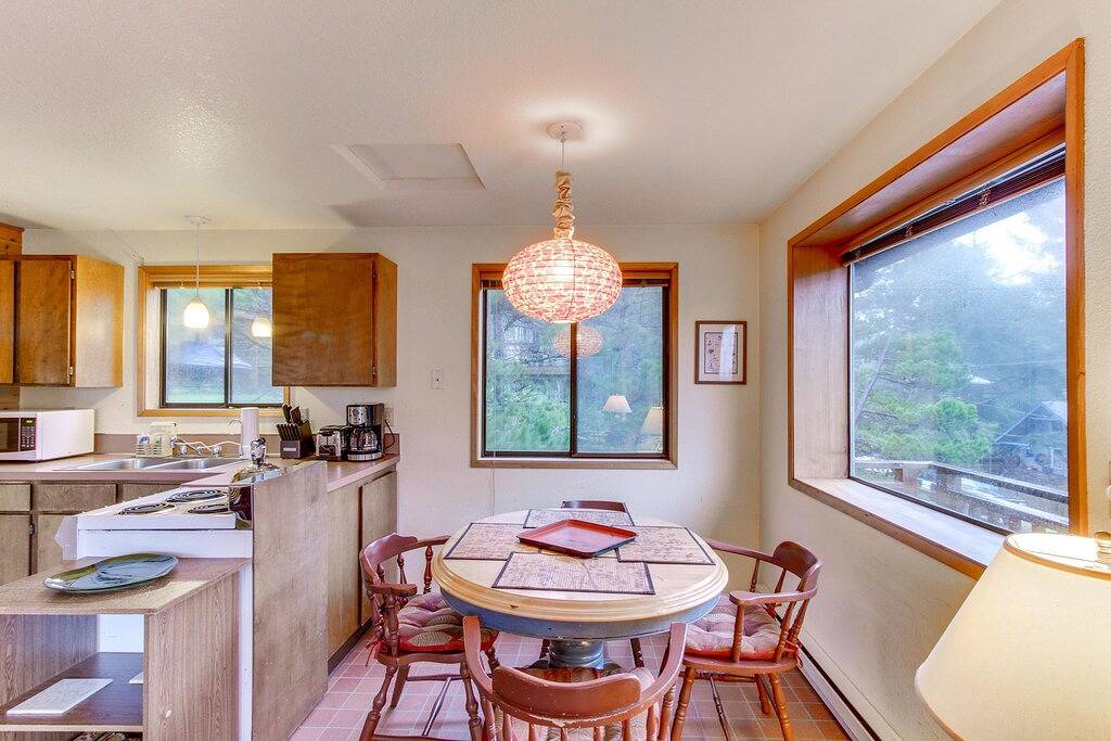 Hundefreundliches Zuhause in der Innenstadt, nur wenige Minuten vom Strand entfernt in Manzanita, Tillamook County