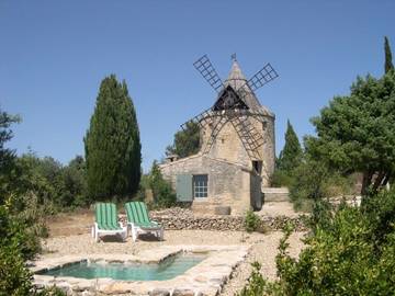 Gîte pour 5 personnes, avec vue ainsi que piscine et jardin, animaux acceptés à Castillon-du-Gard