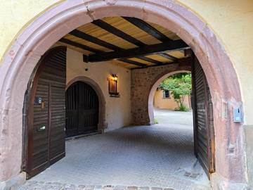 Gîte pour 14 personnes, avec vue et jardin à Gueberschwihr