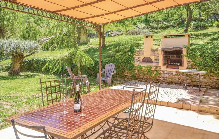 Apt avec AC, piscine et jardin - 2.5km de la ville in Apt, Parc naturel régional du Luberon