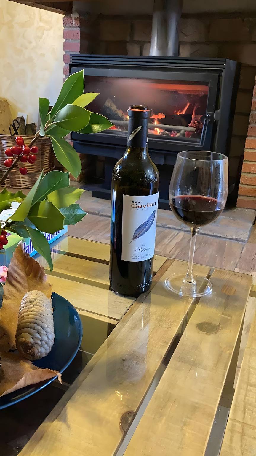 Maison Rurale 'Rural Las Pegueras' avec Vue sur la Montagne, Wi-Fi et Climatisation in Cuevas del Valle, Valle del Tiétar