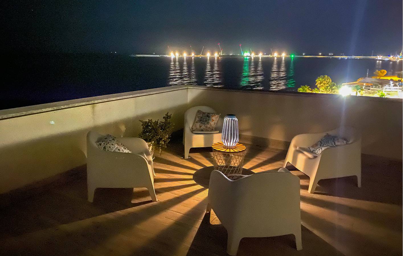 Apartamento vacacional entero, Apartamento con vistas al mar, terraza y WiFi cerca de la playa de Maganuco in Pozzallo, Provincia de Ragusa