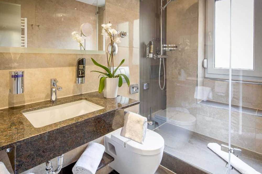 Four-bed room - Hotel Burgschmiet Gmbh in Nuremberg, Franconia