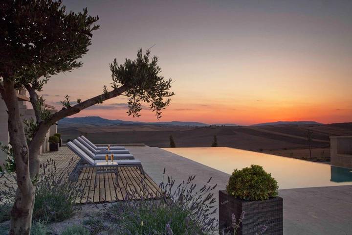 Villa voor 8 personen, with Terras and Tuin as well as Zwembad and Uitzicht in Basilicata