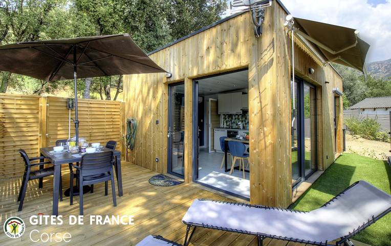 Gîte pour 4 personnes, avec Terrasse ainsi que Jardin et Vue à Sarrola-Carcopino