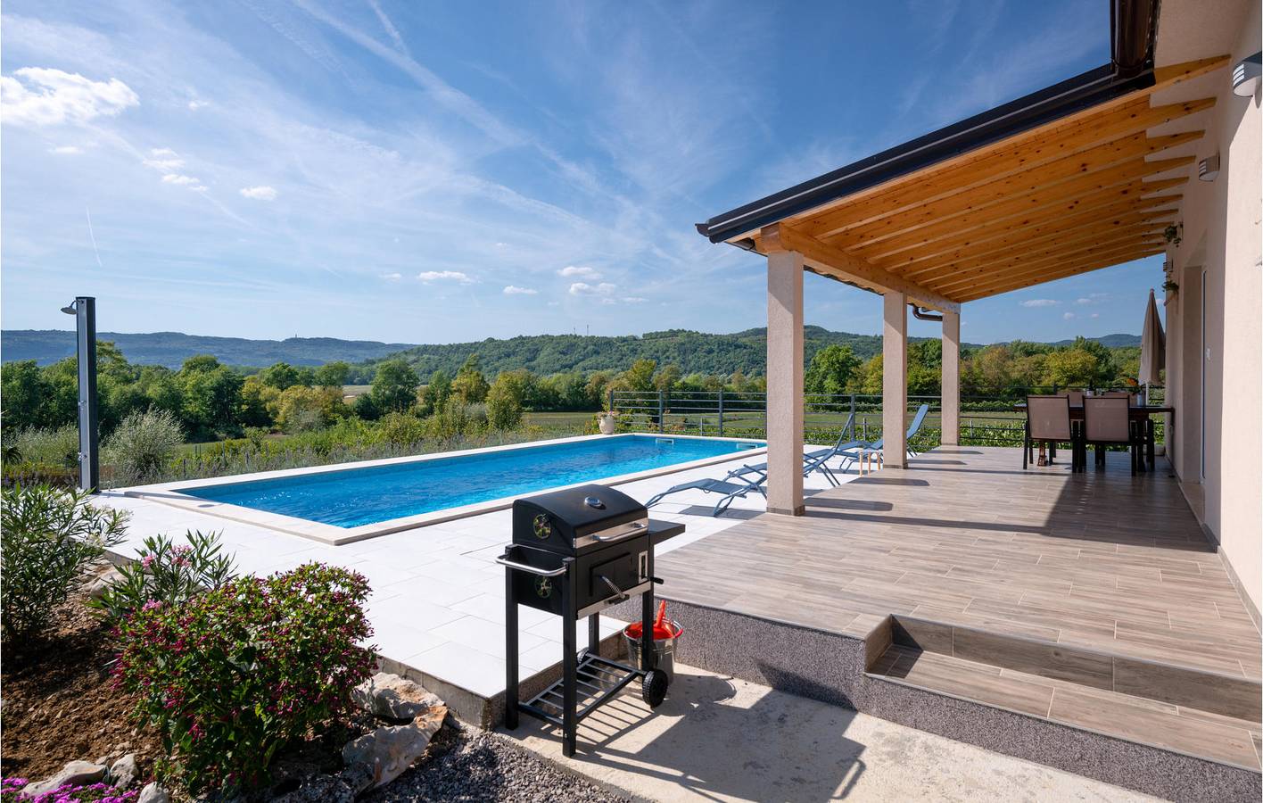 Charmante Ferienwohnung mit Pool und Terrasse, 2,5 km vom Fluss Raša entfernt in Kršan, Ostküste Istrien