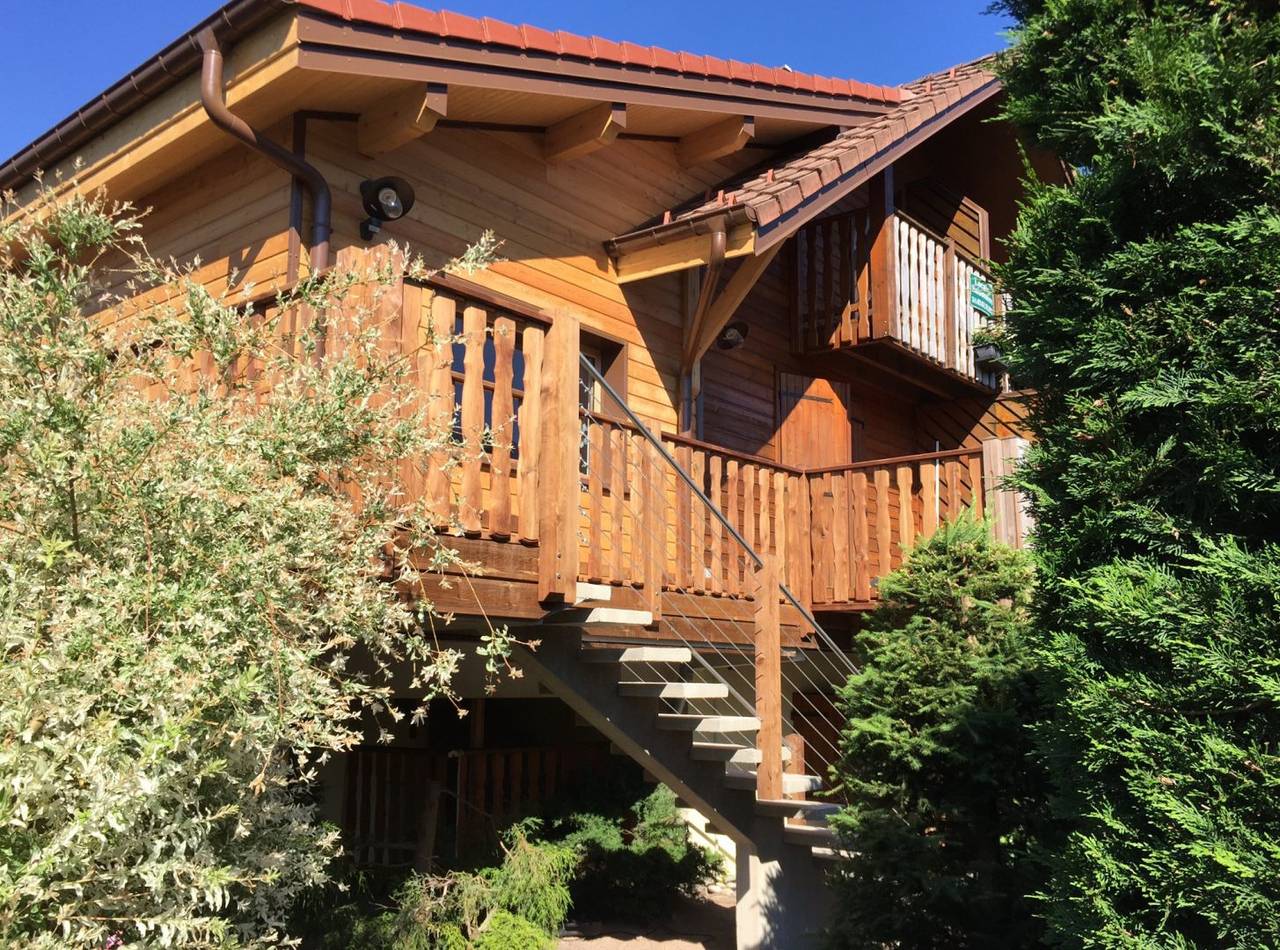 Appartement entier, Appartement 3* dans chalet, cour fermée, abri voiture in Gérardmer, Parc naturel régional des Ballons des Vosges