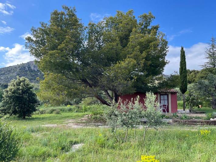 Gîte pour 2 personnes, avec terrasse et jardin ainsi que vue et piscine à Saint-Hippolyte-le-Graveyron - 3
