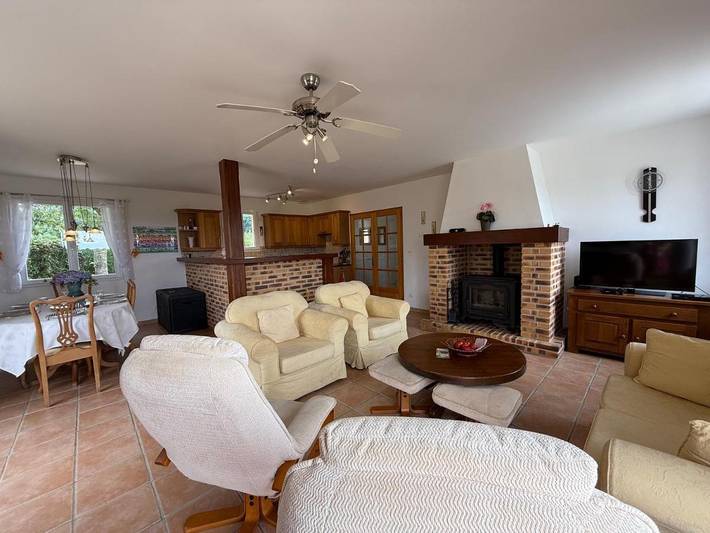 Location de vacances pour 6 personnes, avec jardin ainsi que piscine et terrasse à Saint-Mesmin (Dordogne) - 4