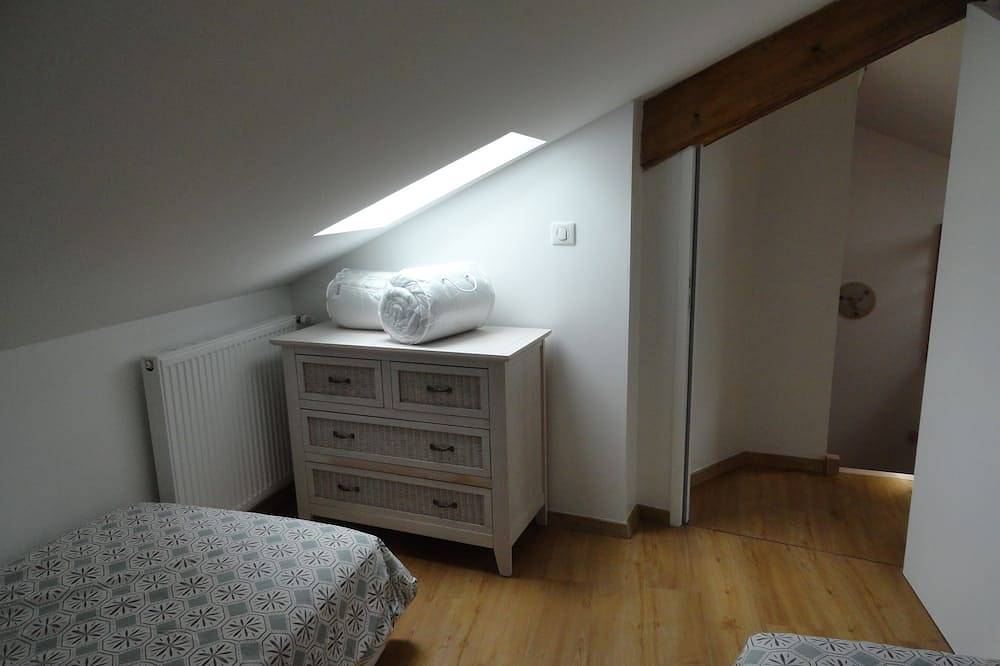 Entire apartment, Cottage \"Les Coccinelles\" with garden, town center of La Chaise Dieu in La Chaise-Dieu, Livradois-Forez Regional Nature Park