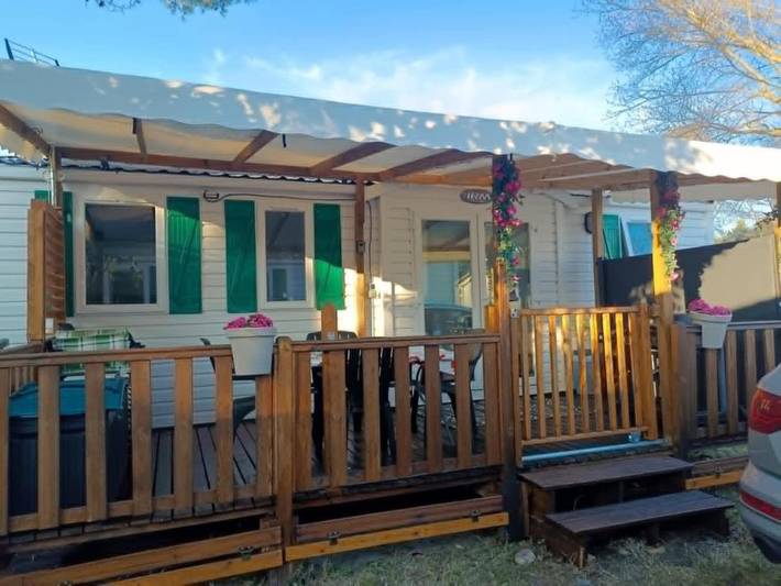 Camping pour 6 personnes, avec Terrasse et Piscine à La Roque-d'Anthéron
