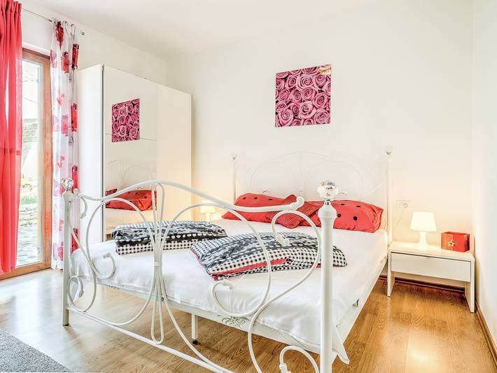 Ferienwohnung für 6 Personen, mit Kinderpool und Garten sowie Pool und Terrasse in Umag und Umgebung - 4