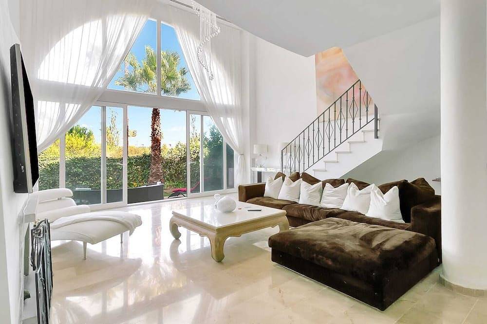 Feriehus for 10 personer med pool in Playa de La Alcaidesa, San Roque