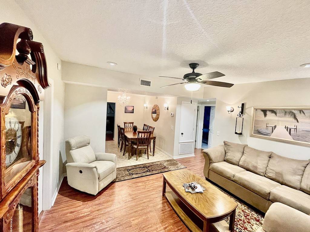 Cozy Modest Home near (Universal Studios & idrive) in Orlando, Orange County (FL)