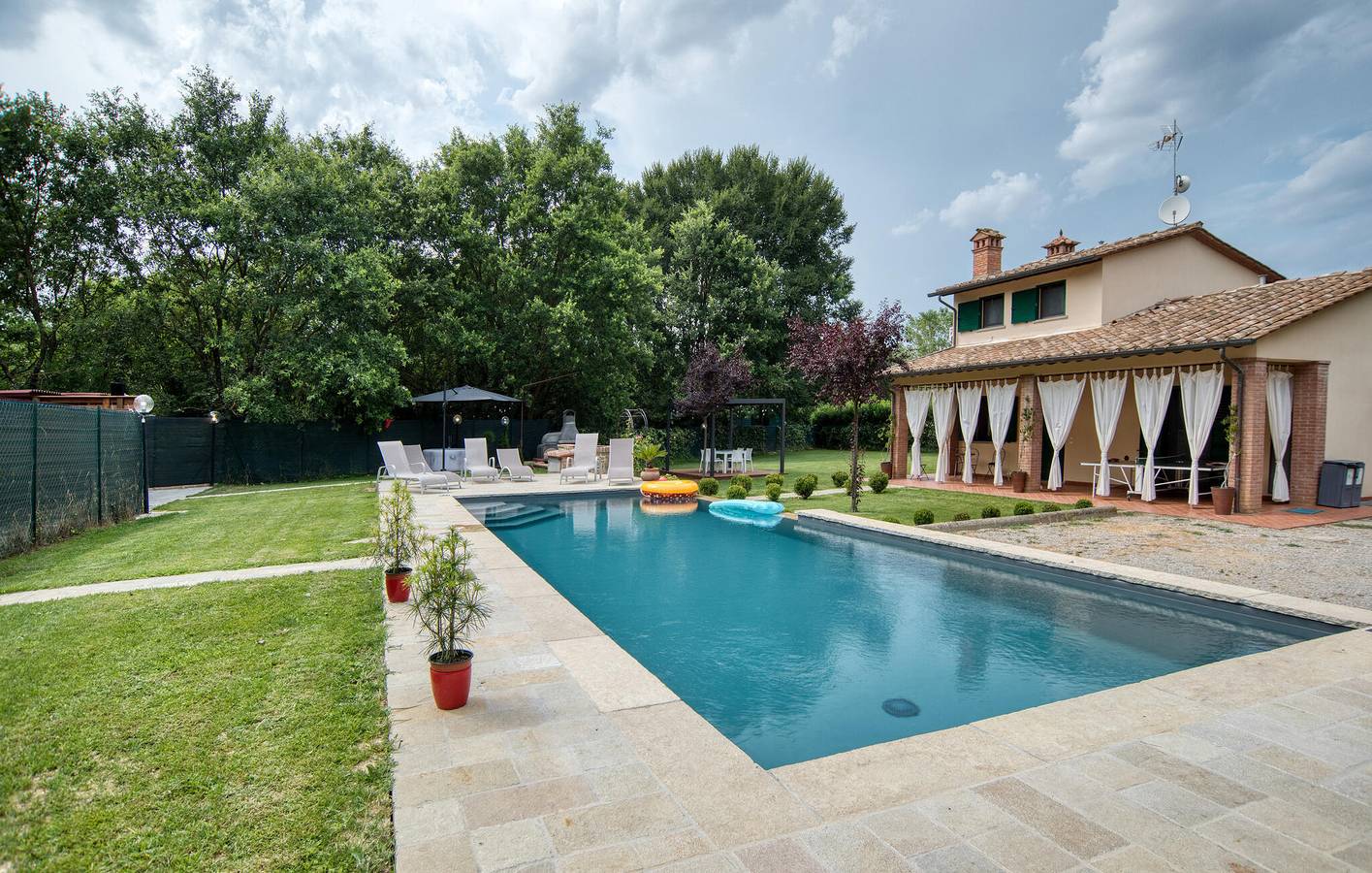 Geräumige 220 sqft Wohnung mit AC, Pool, Parkplatz & Internet in Castiglion Fiorentino, Arezzo Provinz