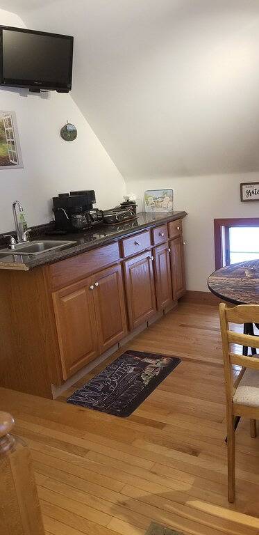 Enchanted Forest Retreat in der Nähe von Mt. Sunapee: Skifahren, wandern, geniessen in unserem Spa! in Newbury (NH), New Hampshire