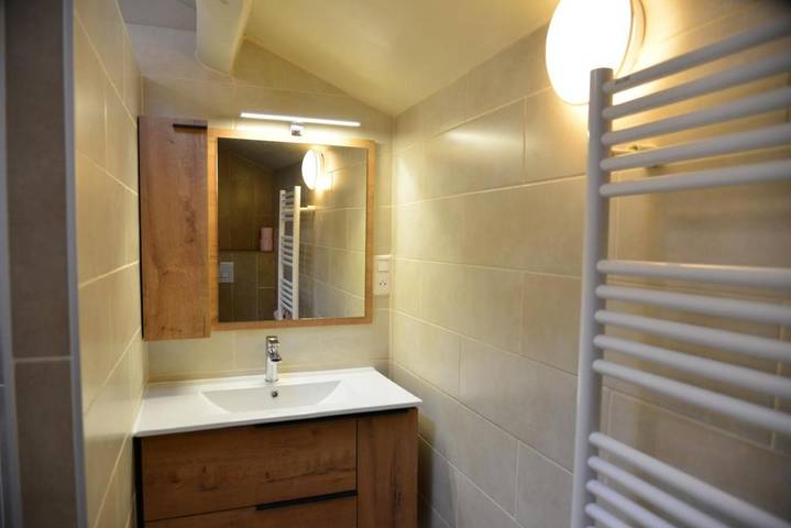 Location de vacances pour 2 personnes, avec piscine ainsi que vue et jardin à Bessèges - 3