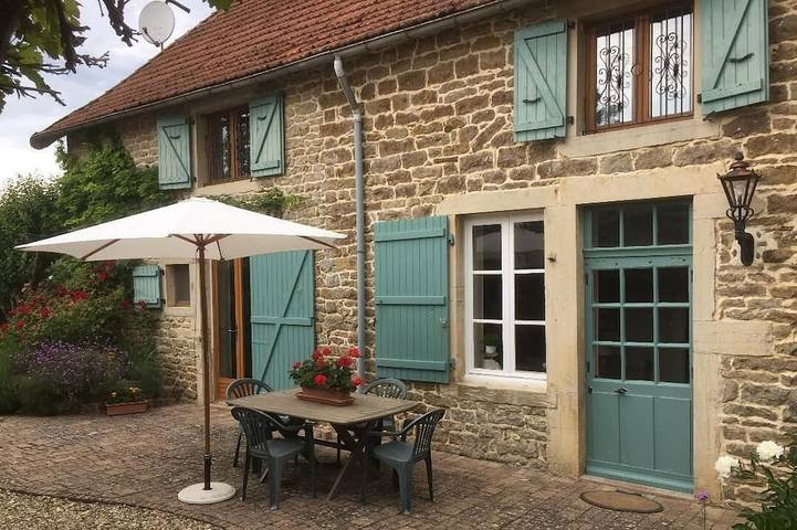 Location de vacances pour 6 personnes, avec terrasse et jardin dans Auxant