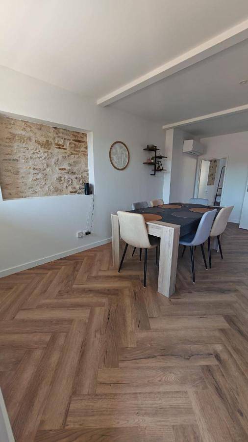 Gîte pour 6 personnes, avec Balcon et Terrasse ainsi que Jardin et Piscine à Crêches-sur-Saône - 3