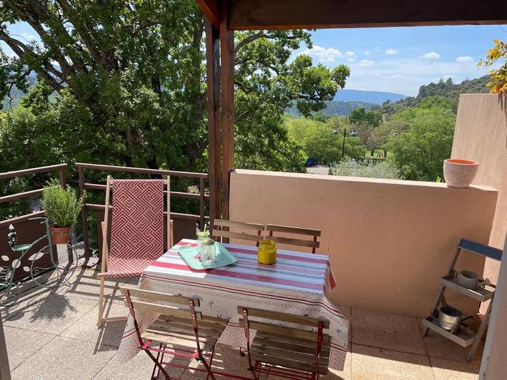 Location de vacances pour 4 personnes, avec Balcon ainsi que Terrasse et Vue à Goult