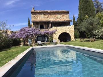 Gîte pour 10 personnes, avec jardin ainsi que terrasse et piscine à La Bastide-d'Engras