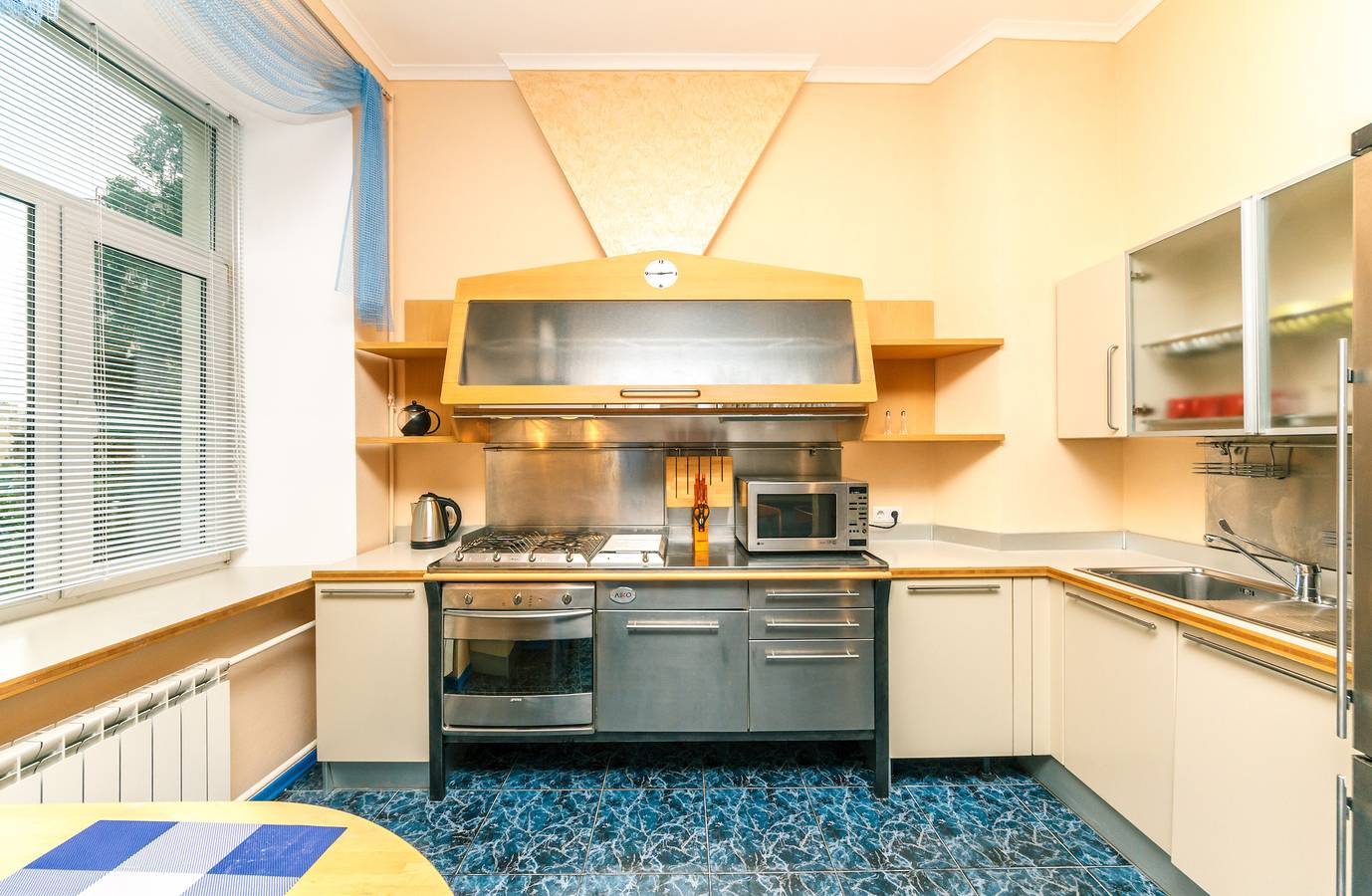 Ganze Wohnung, Drei Schlafzimmer, Lyuteranska Str, 8, Zentrum von Kiew in Kiew, Ukraine