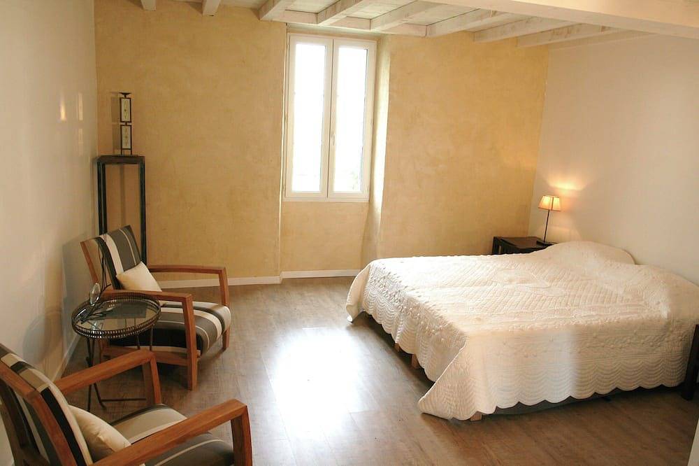 Gite L'espeyronis. Villa en campagne, 22 lits, piscine, jacuzzi, pétanque. in Saint-Félix-Lauragais, Lauragais