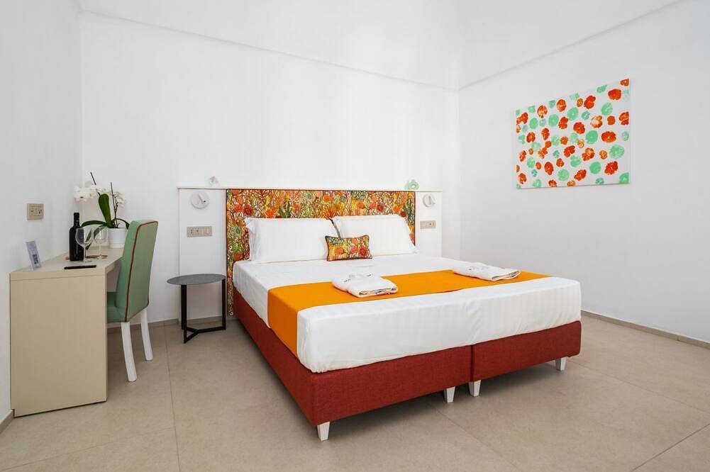 💎 Blu Sky Palace – Orange Room: Elegance & Comfort between Beach and Station in Meta, Provincia de Nápoles