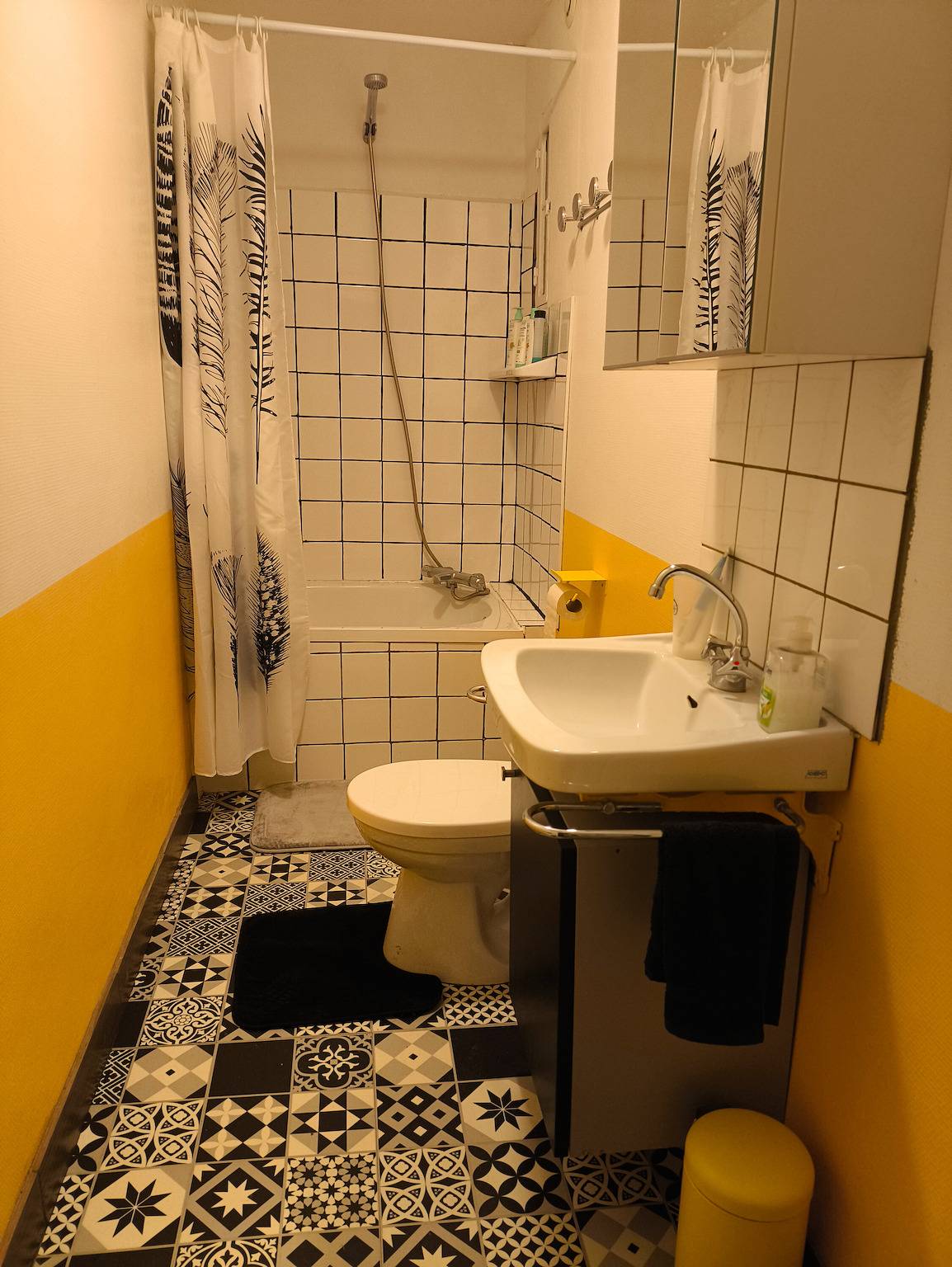 Appartement entier, Appartement 'Cecile' avec vue sur la montagne, jardin privé et Wi-Fi in Valserhône, Nantua