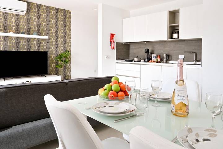 Ganze Wohnung, A Sunny Seaview In Central Sliema in Tas-Sliema, Insel Malta