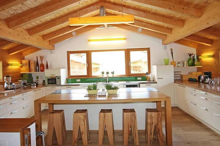 Chalet für 18 Personen, mit Sauna und Pool sowie Balkon in Filzmoos