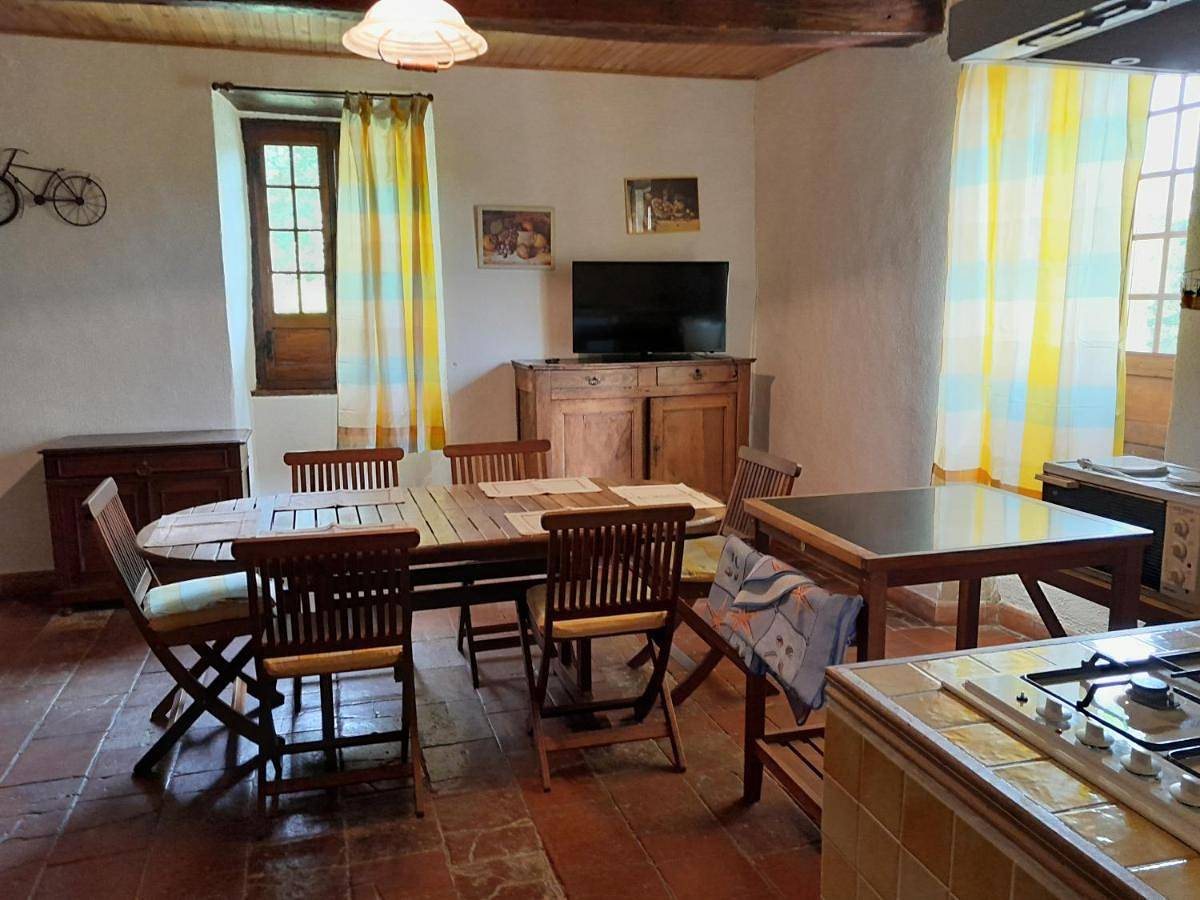 Two-Bedroom House in Ornézan, Gers