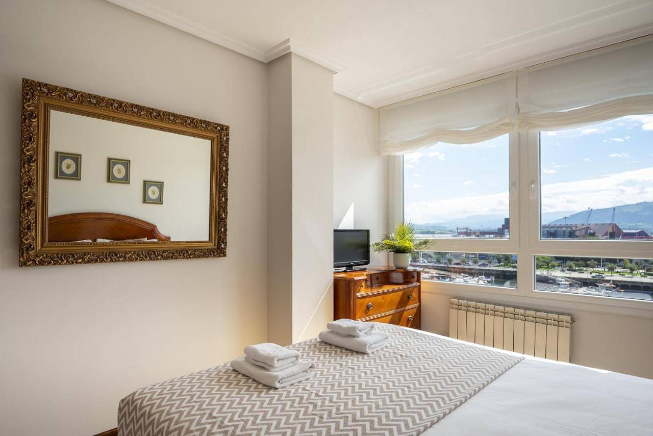 Apartamento entero, Three-Bedroom Apartment with View in Santander, Costa de Cantabria