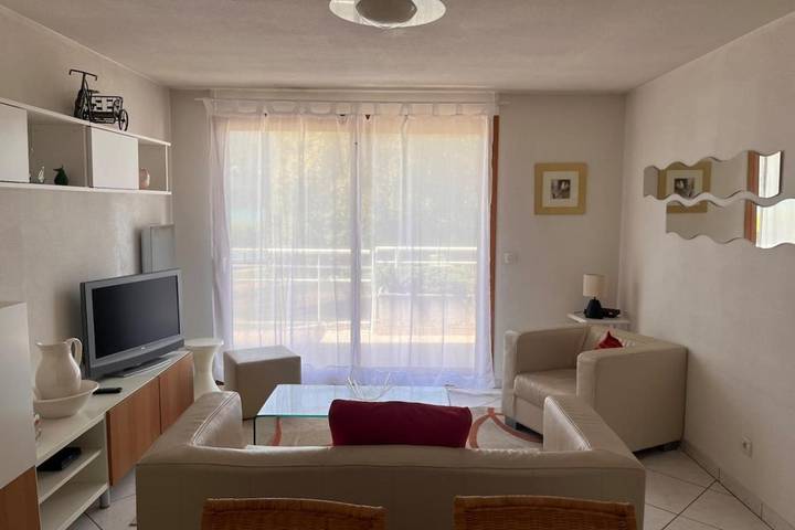 Gîte pour 4 personnes, avec vue sur le lac ainsi que balcon et vue dans Esplanade du Lac ( Aix-les-Bains) - 3