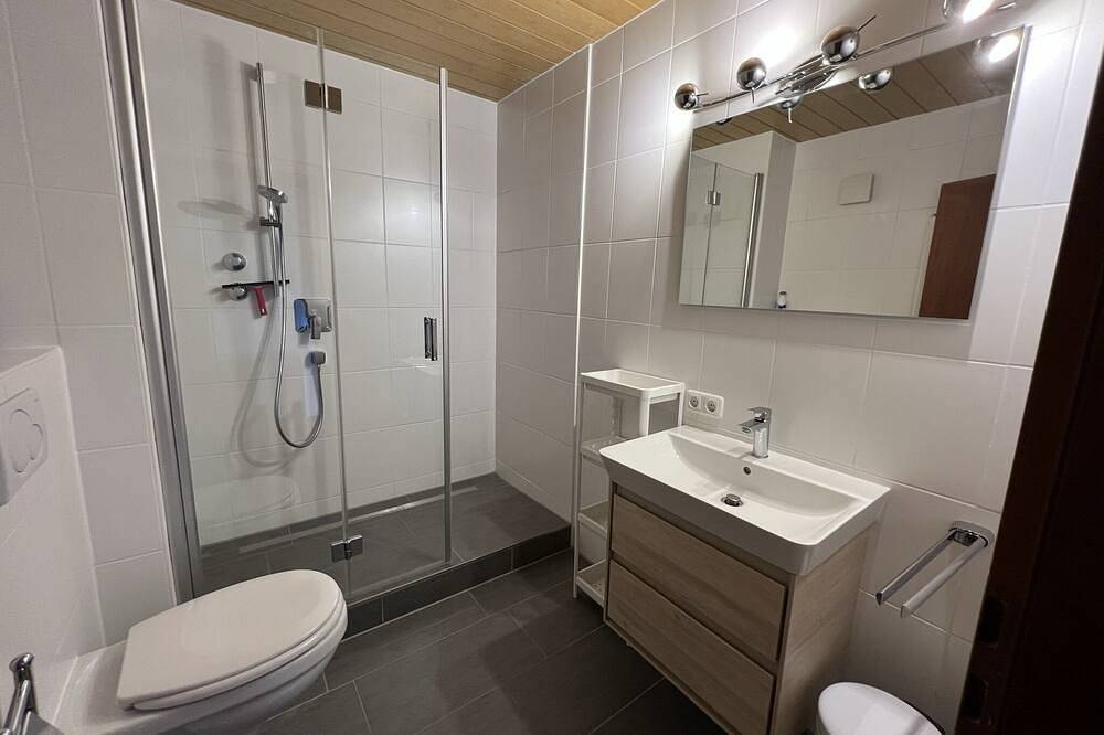 Ganze Wohnung, Appt (4p), Mittelberg, Kleinwalsertal, Balkon (Sw), Pistenansicht (200m). Bahnen in Mittelberg, Kleinwalsertal