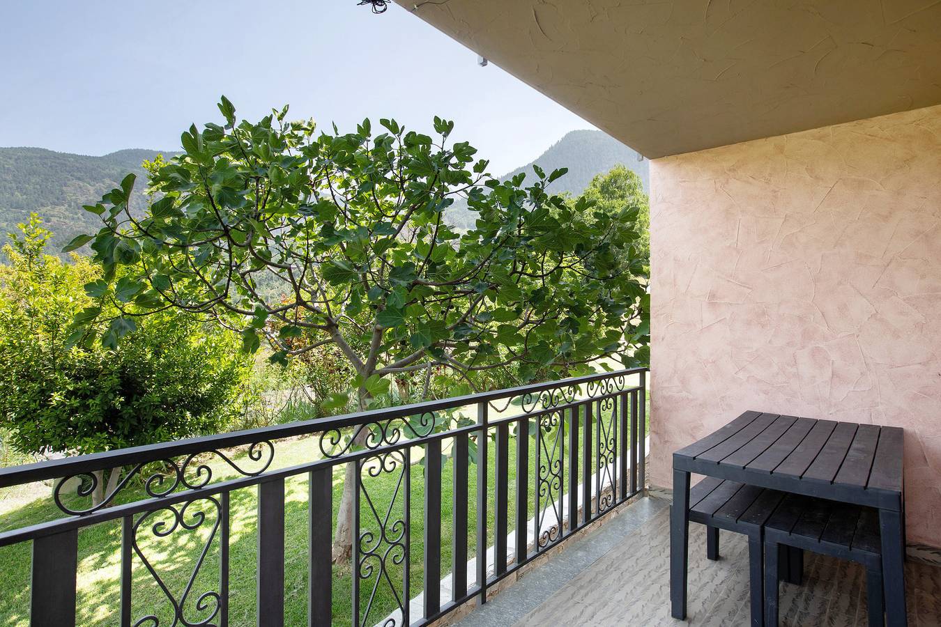 Holiday Home 'Le Cré Appartamento 5' with Mountain View, Shared Garden and Wi-Fi in Plan d'Introd, Comune di Introd