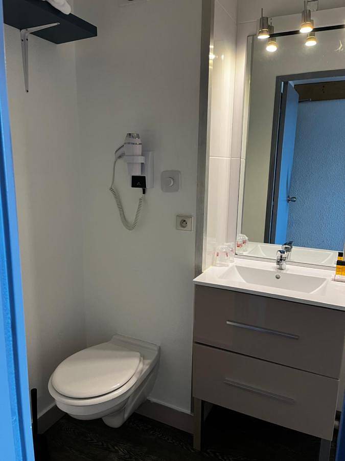 Hôtel pour 4 personnes, avec terrasse ainsi que jacuzzi et sauna, animaux acceptés à Cran-Gevrier - 2