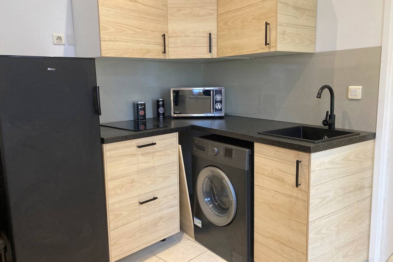 Ganze Wohnung, Ferienwohnung für 4 Personen mit Terrasse in Cannes La Bocca, Cannes